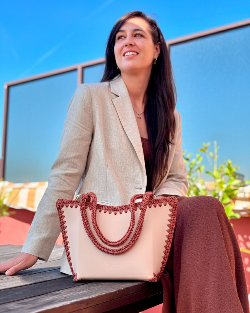 Bolso shopper mediano artesanal Tatyana M beige y marron de cuero y crochet - Hecho a mano por Cueché