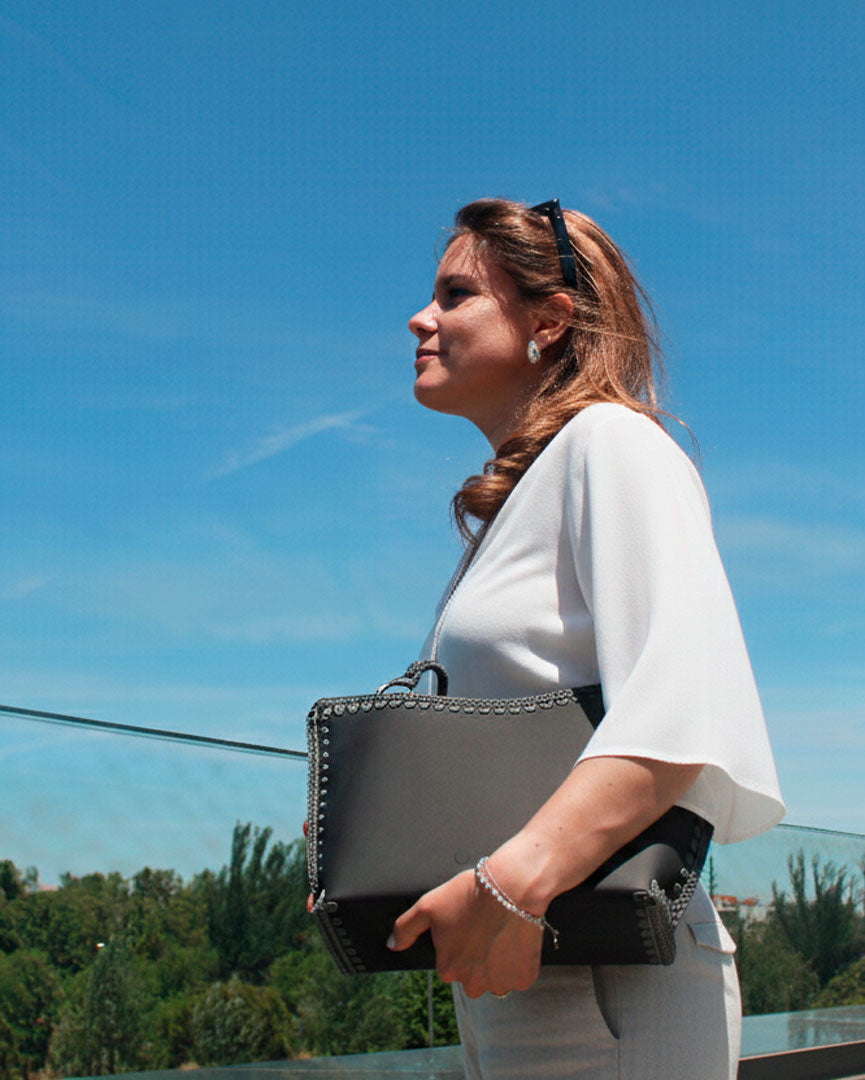 Bolso shopper grande artesanal Tatyana L negro y gris de cuero y crochet - Hecho a mano por Cueché