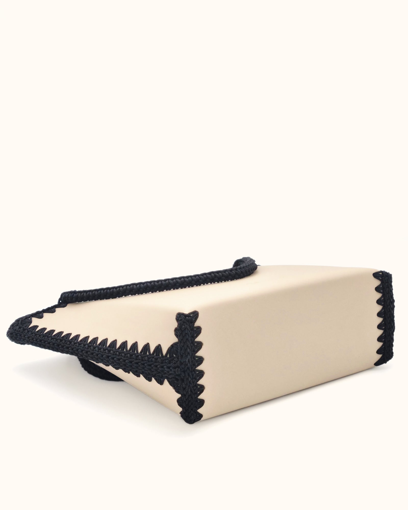 Bolso shopper grande artesanal Tatyana L beige y negro de cuero y crochet - Hecho a mano por Cueché