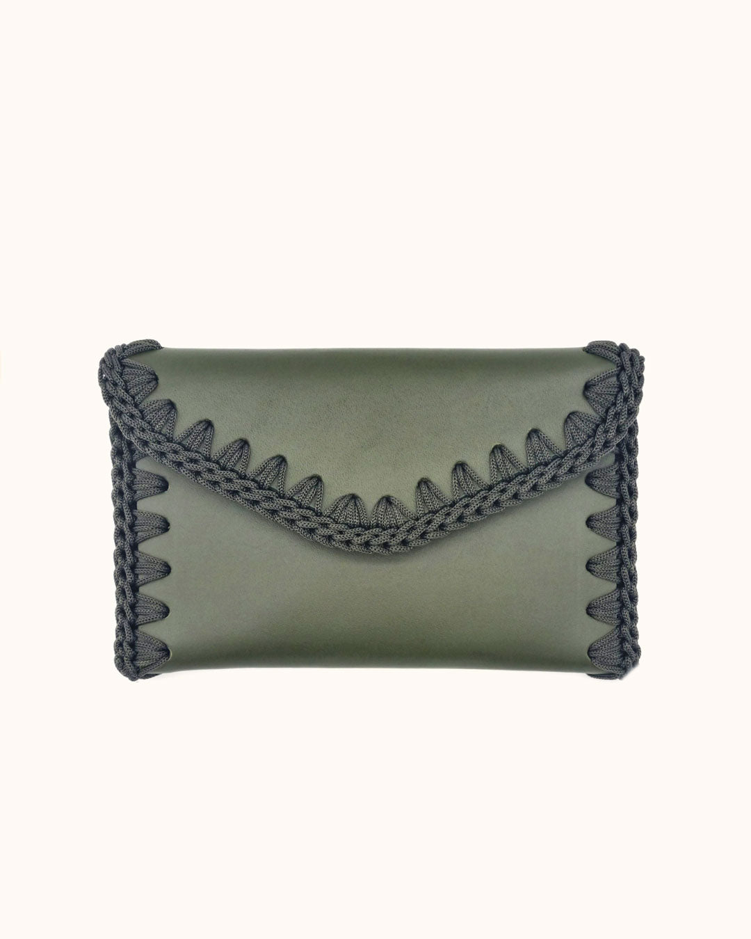 Cartera artesanal verde de cuero y crochet hecho a mano – Cueché