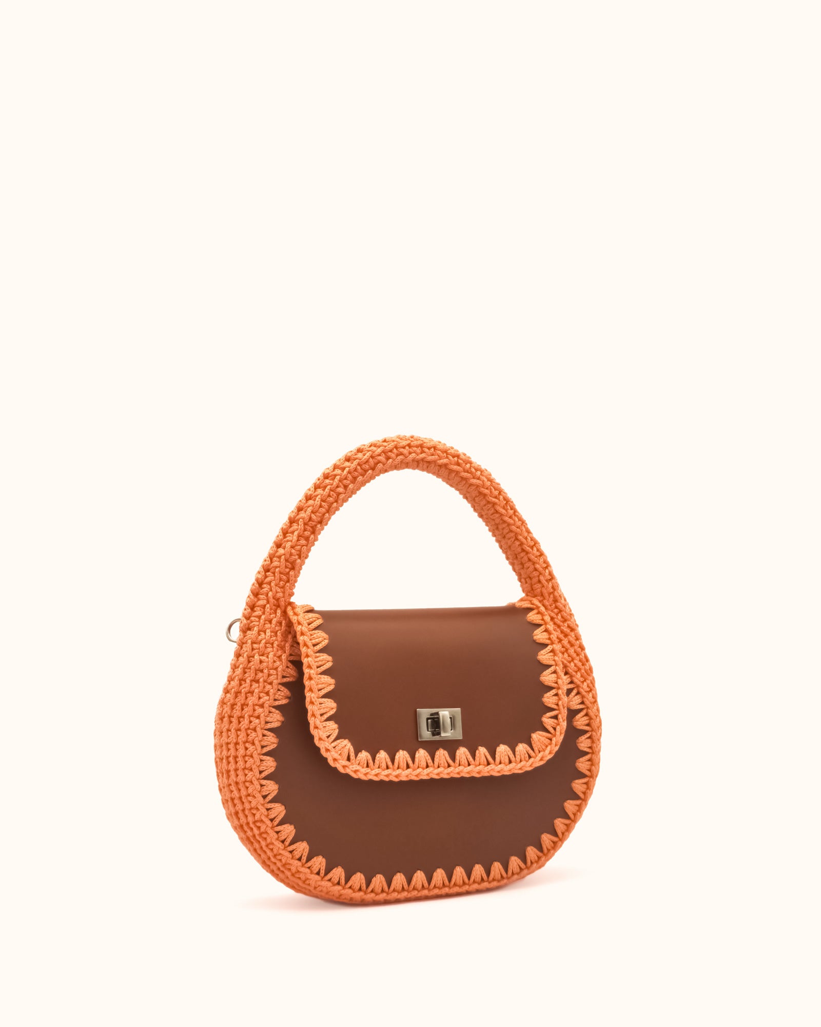 Bolso hobo pequeño Daria en color marrón, artesanal, de cuero y crochet hecho a mano por Cueché