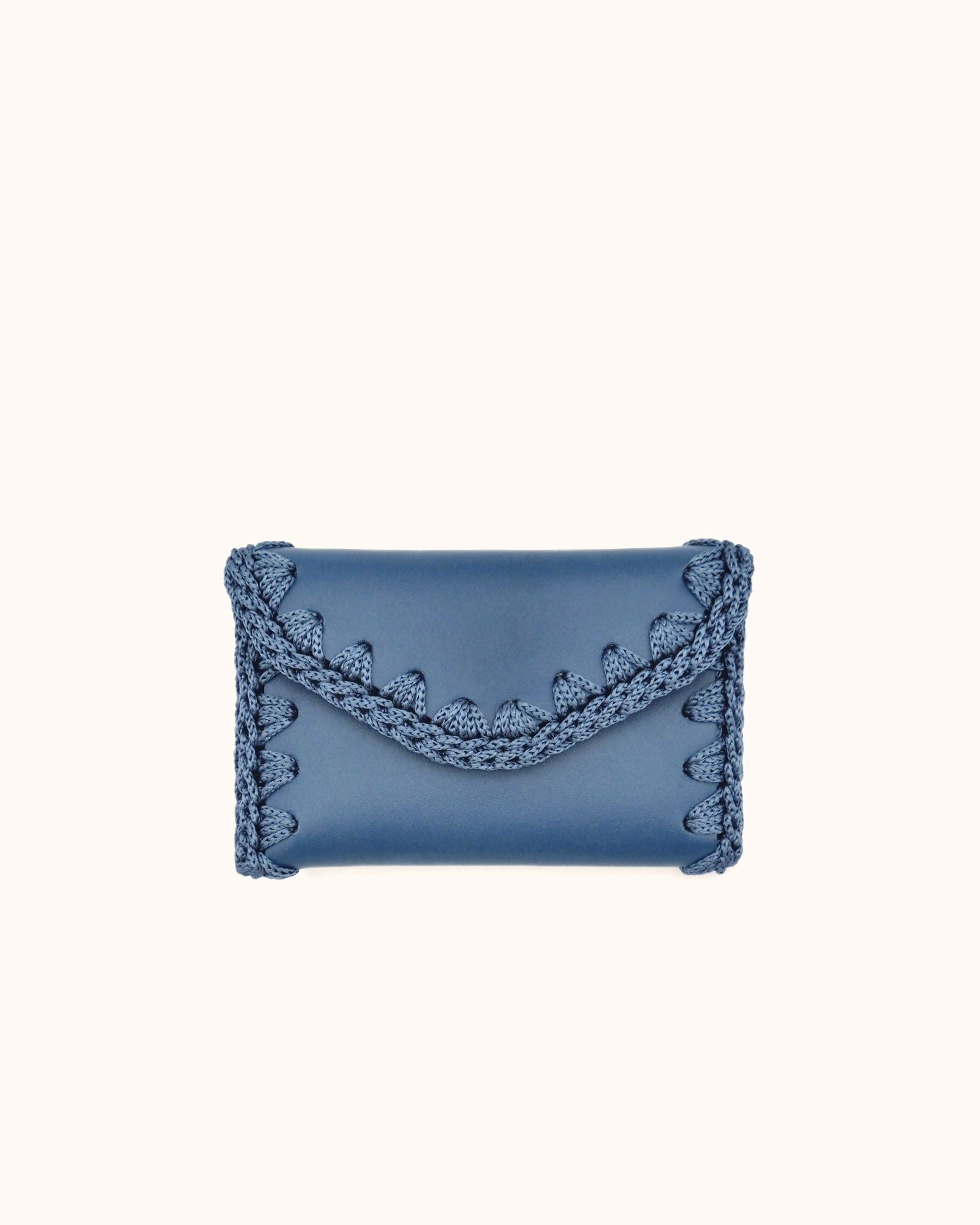 Monedero tarjetero artesanal azul de cuero y crochet hecho a mano – Cueché