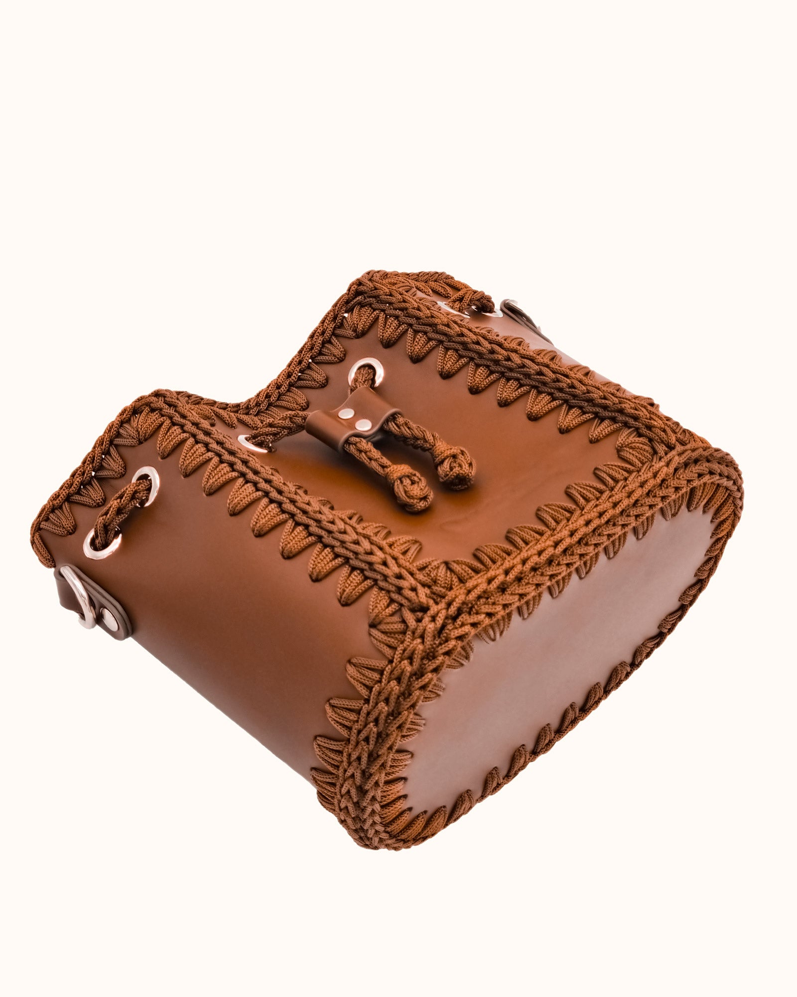 Bolso bombonera pequeño artesanal Olga S marrón de cuero y crochet - Hecho a mano por Cueché