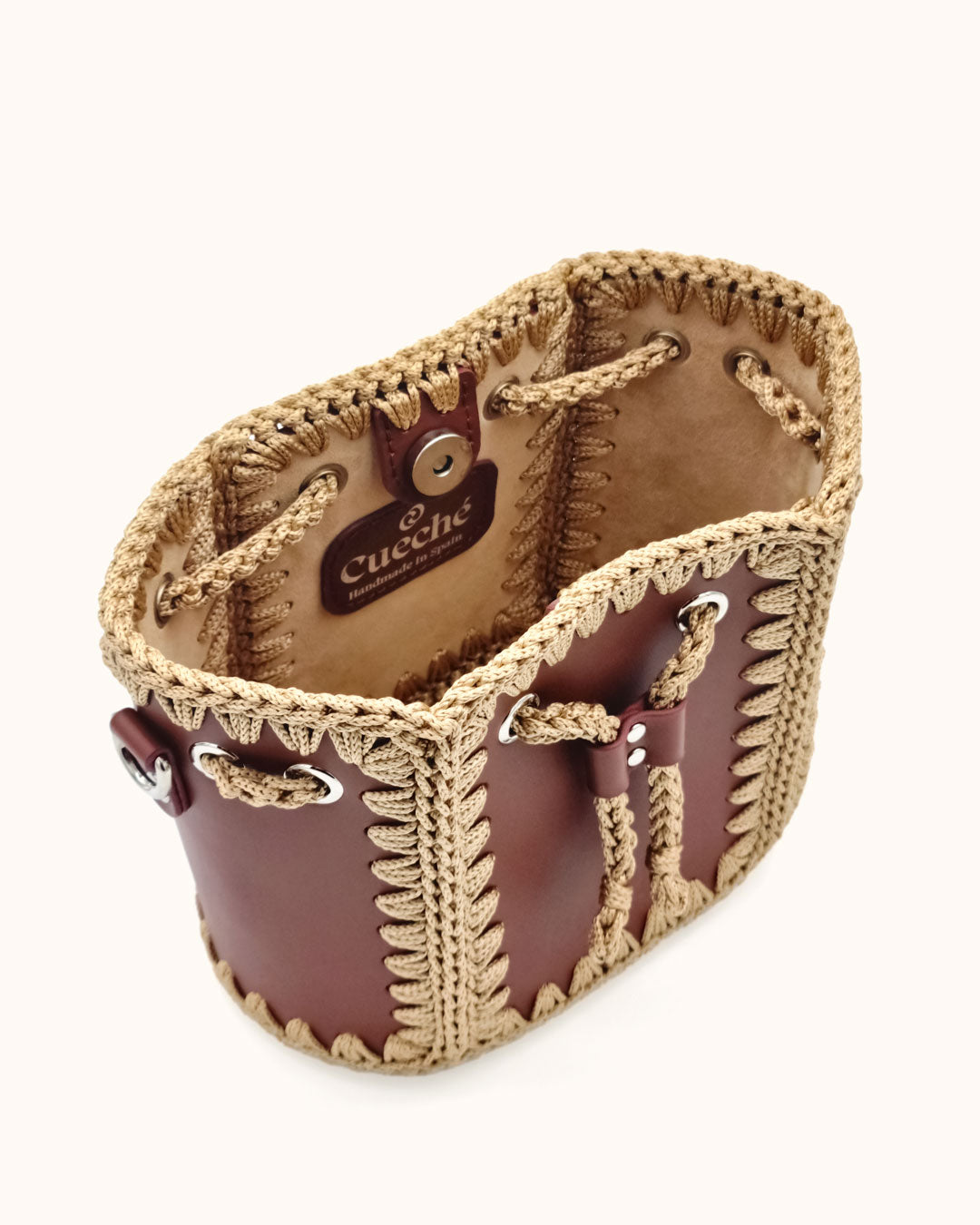 Bolso bombonera pequeño artesanal Olga S marrón de cuero y crochet - Hecho a mano por Cueché