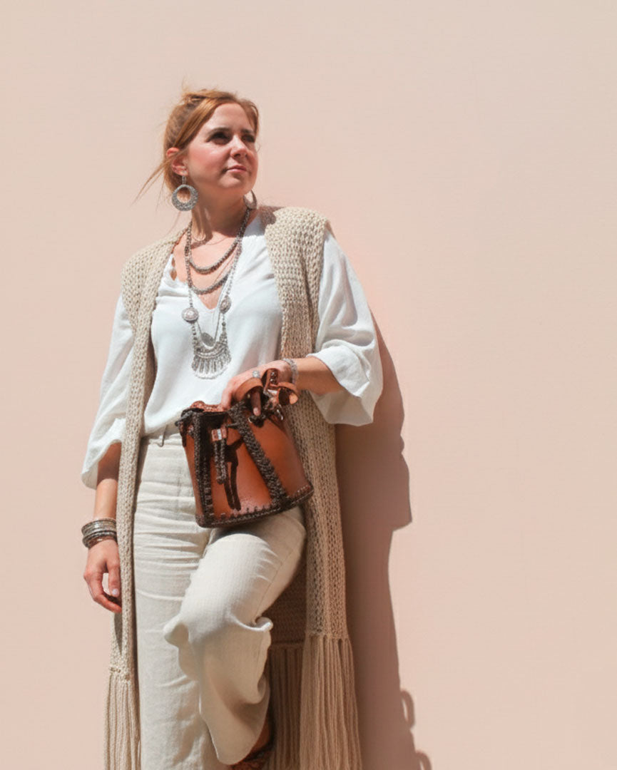 Bolso bombonera mediano artesanal Olga M marrón y chocolate de cuero y crochet - Hecho a mano por Cueché