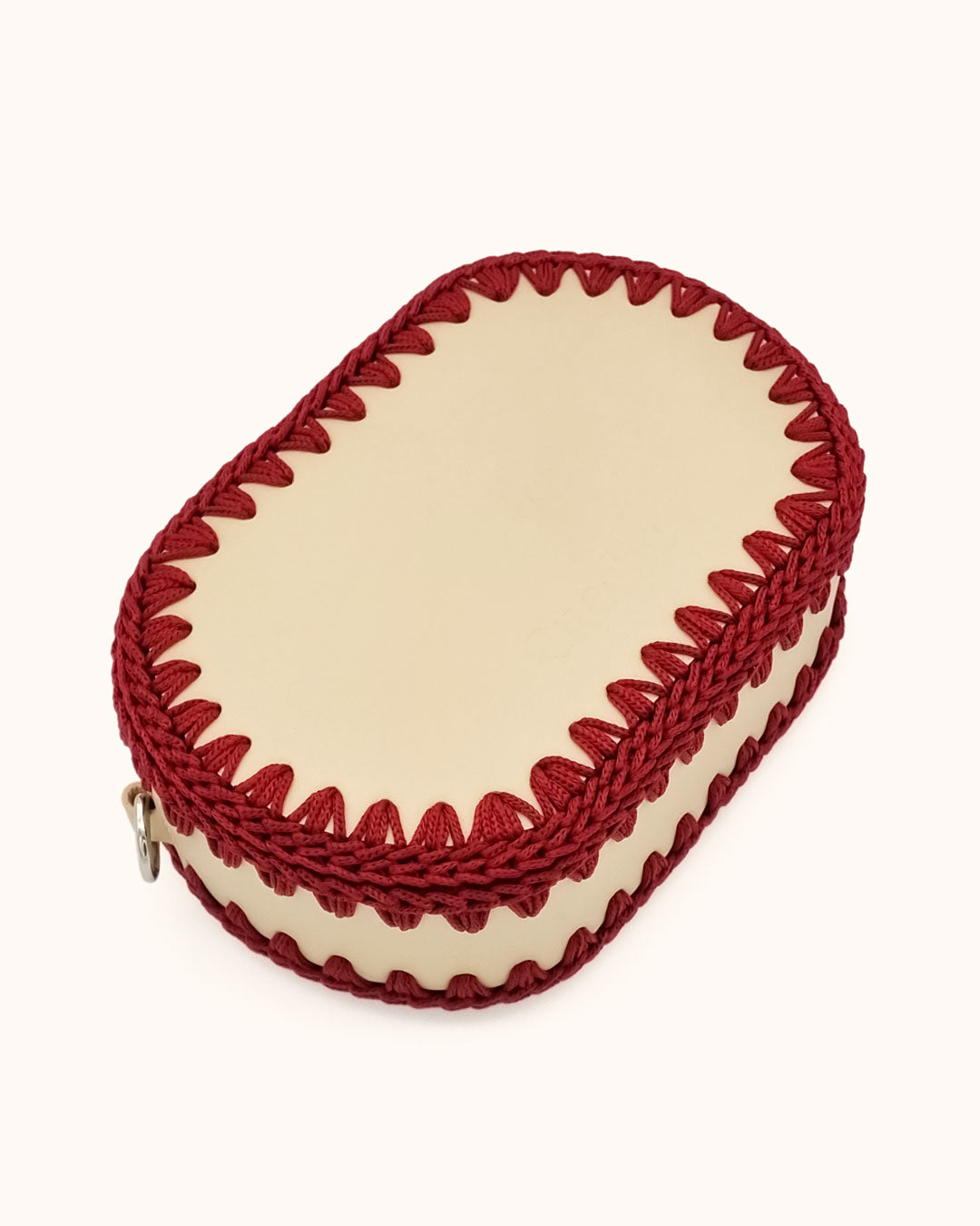 Bolso ovalado pequeño artesanal beige de cuero y crochet hecho a mano por Cueché